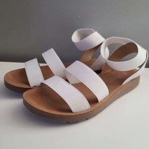 Womens size 6 Sandals